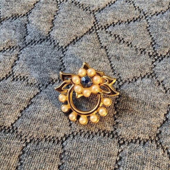 MCM Elegant Gold and Pearl Women's Brooch - Picture 2 of 5